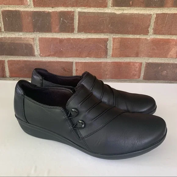 Clarks Channing Haley black leather slip on loafers Women's size US 8.5 M - Picture 1 of 10